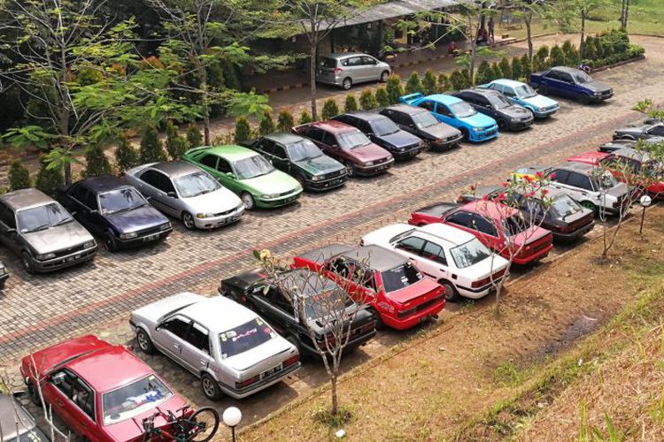 Family Gathering Komunitas Ford Laser Di Telaga Sidur, Bogor
