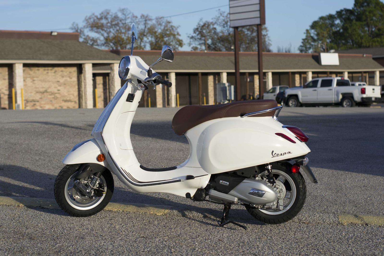 Hasil gambar untuk vespa primavera 2018