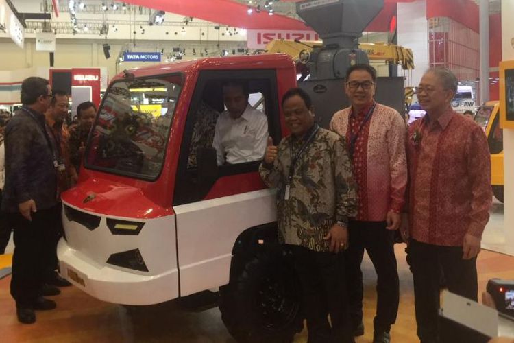 Mobil Desa AMMDes Diresmikan Presiden Jokowi Di GIIAS 2018