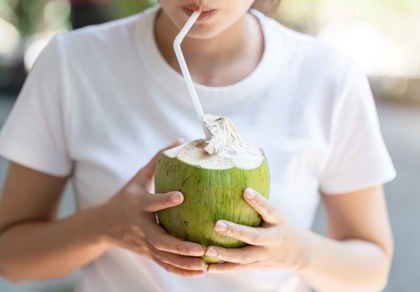 Manfaat-dari-Minum-Air-kelapa-Bagi-Kesehatan