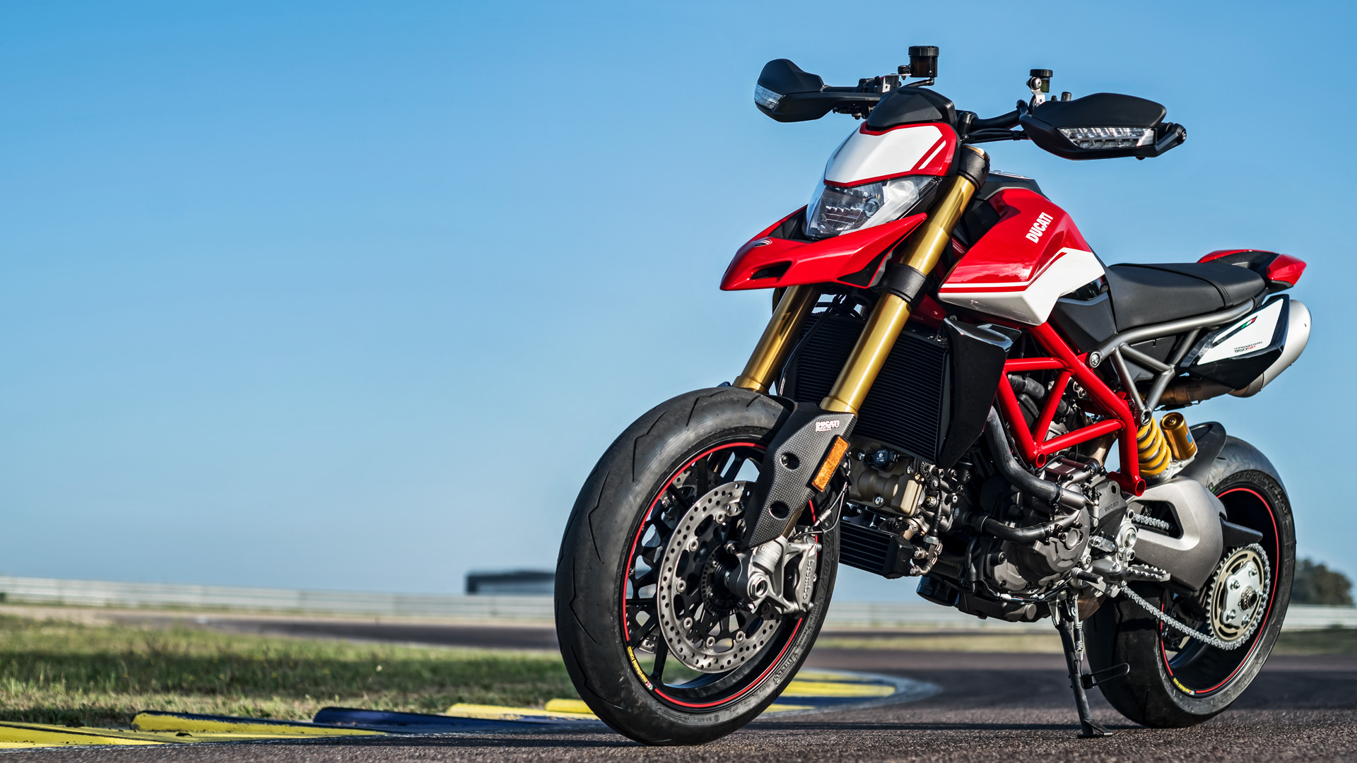 Hasil gambar untuk hypermotard 950